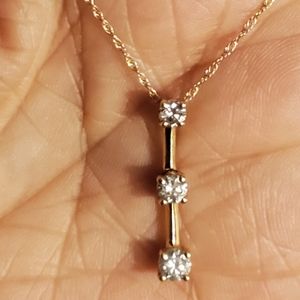Yellow gold 3 stone diamond necklace